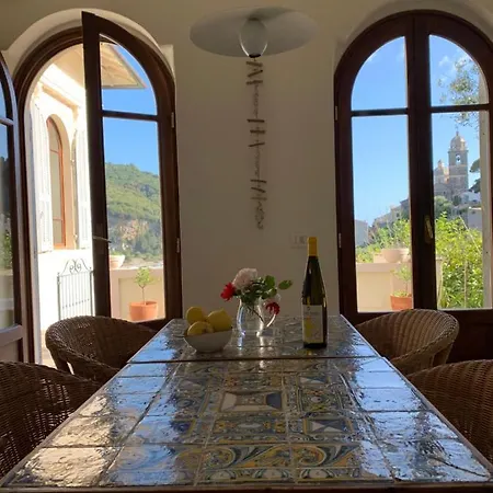Paolo Lemon Tree Villa