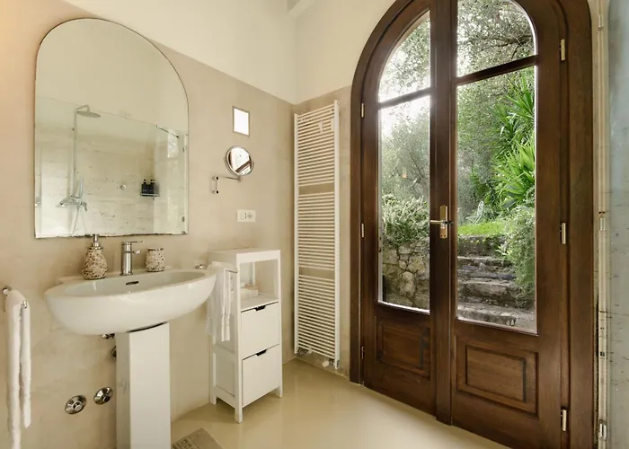 Paolo Lemon Tree Villa *
